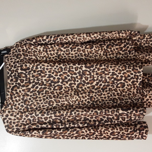 Woman's leopard print 2 pcs lounge/pajamas set size small - Picture 4 of 6